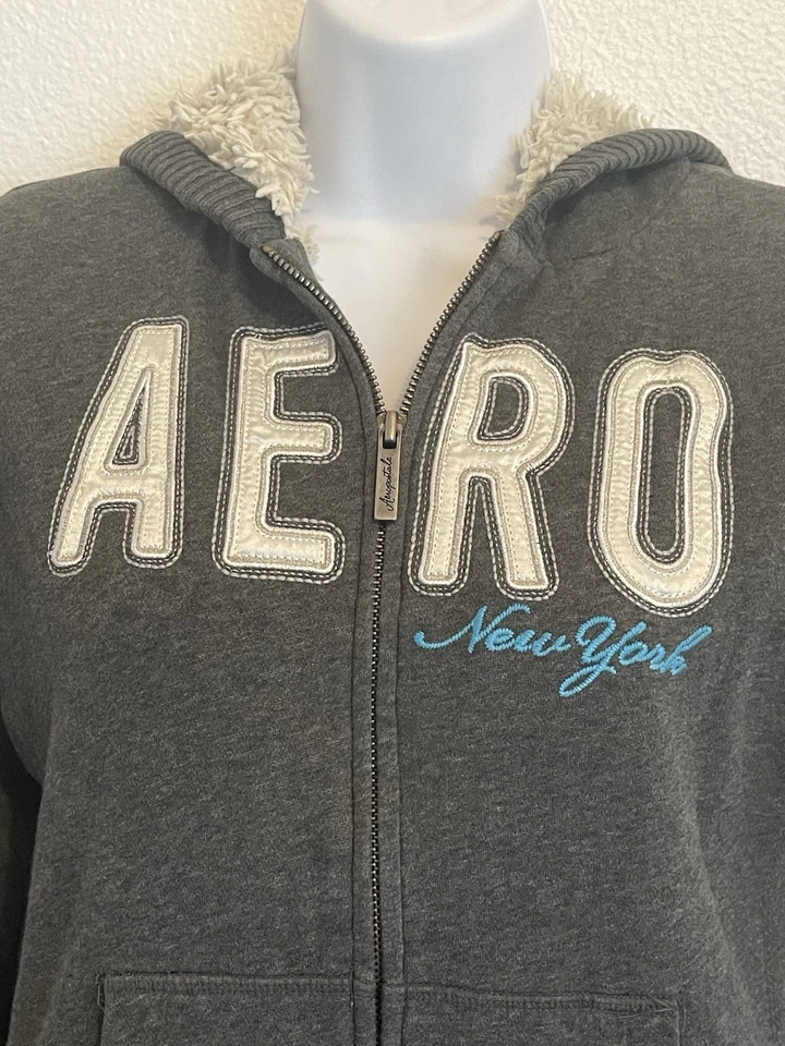 Sudadera con Capucha Forrada de Piel Sintética Cremallera Completa Y2K Aeropostale Talla Mediana De Colección Foto 2 de 4