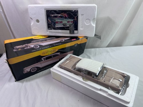 1/18 scale SUN STAR 1958 FORD FAIRLANE 500 HARDTOP WHITE & BEIGE - Picture 2 of 11