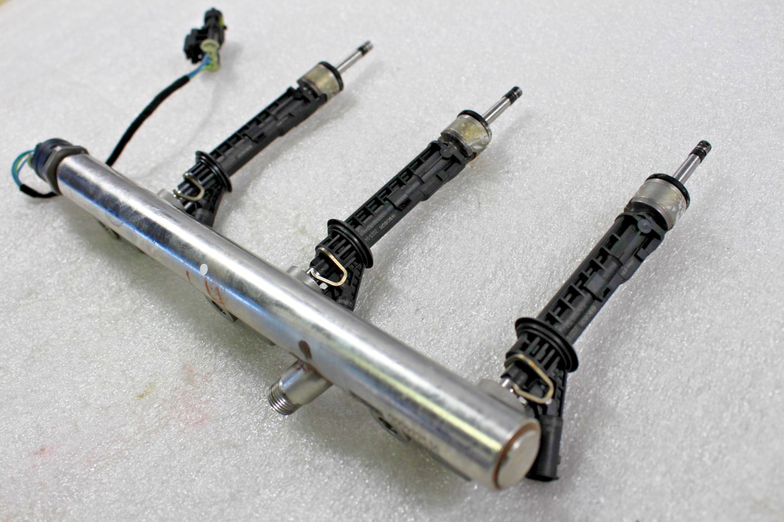 Ferrari 296 GTB, LH, Left, Fuel Rail With Injectors, Used, P/N 953347