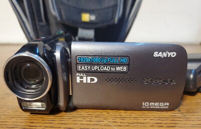 Sanyo Xacti MPEG-4 HD 10mp Dual Camera Digital Camcorder Kit
