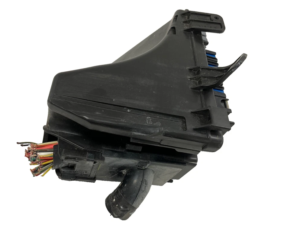 Subaru Outback 2016 motor caja de fusibles relé MB503703B fabricante original Foto 2 de 4