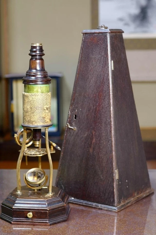 Antique Culpeper-Type Microscope by Matthew Loft c.1740 Brass Tripod London - Image 2 of 4