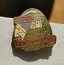 BLASON Andorre St Jean De Casselles Insigne Médaille  Broche Émaillée Vintage