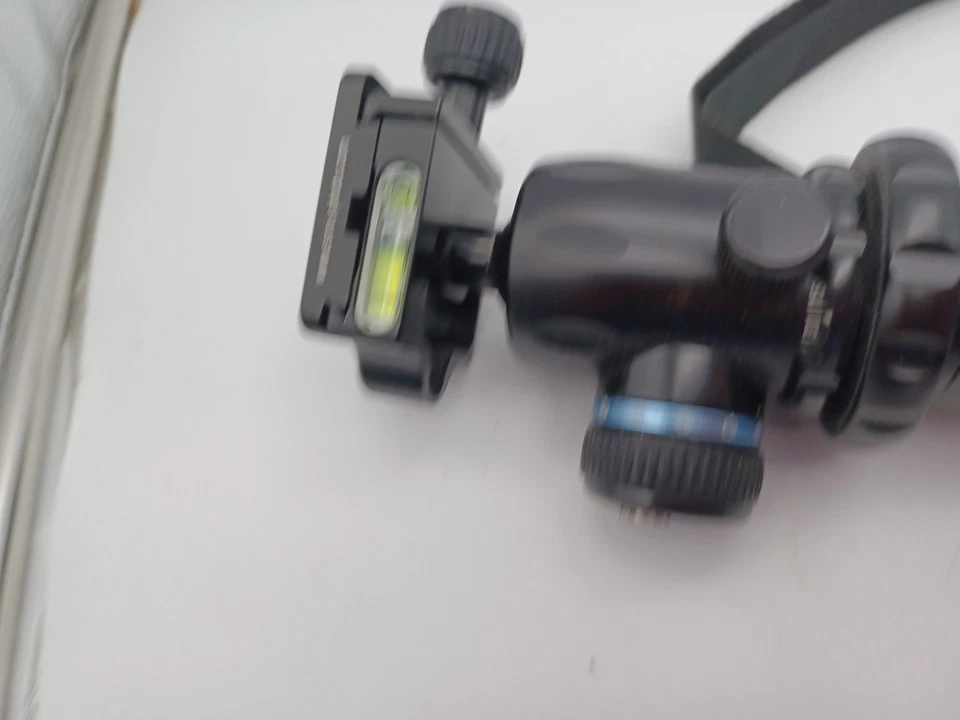 SIRUI 8X Carbon Fiber Monopod 6 sections P-326 - Image 4 of 4