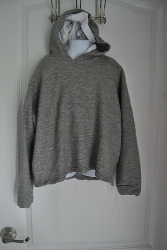 Youth/Kids Hoodie Sweater Size Small Gray in Color With a Gray and White Hoodie - Picture 9 of 12