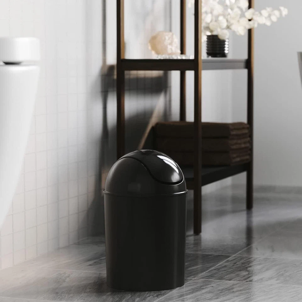 Cubo de basura compacto negro con tapa abatible de 7.5 pulgadas de diámetro debajo del cubo de basura debajo del gabinete Foto 3 de 4