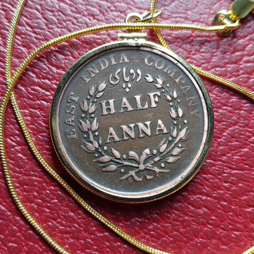 Colgante de media Anna de la Compañía de las Indias Orientales de 1835 en una cadena llena de oro de 24" 18KGF. Foto 4 de 4