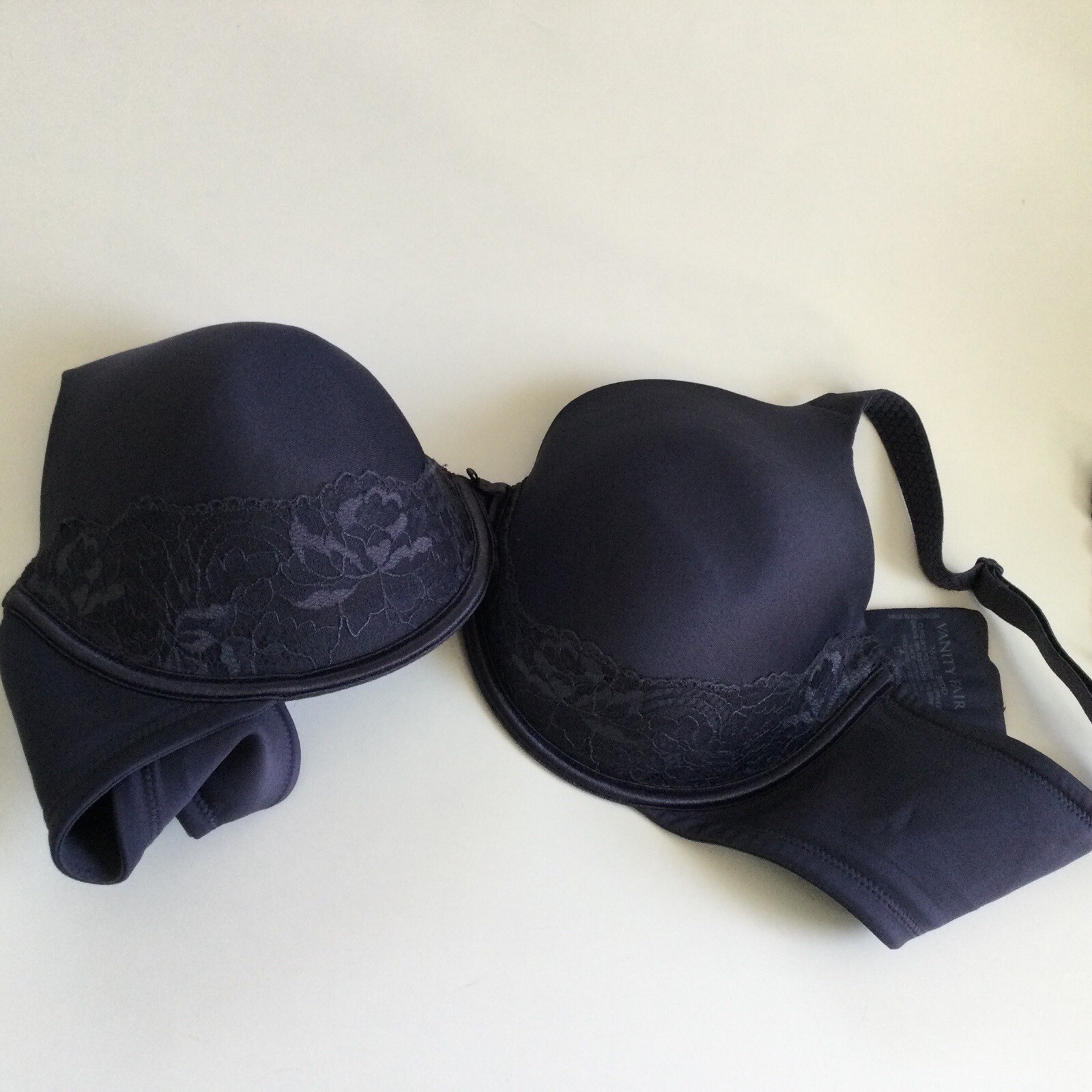 Vanity Fair Full Coverage Underwire Bra Size 38DD… - image 7