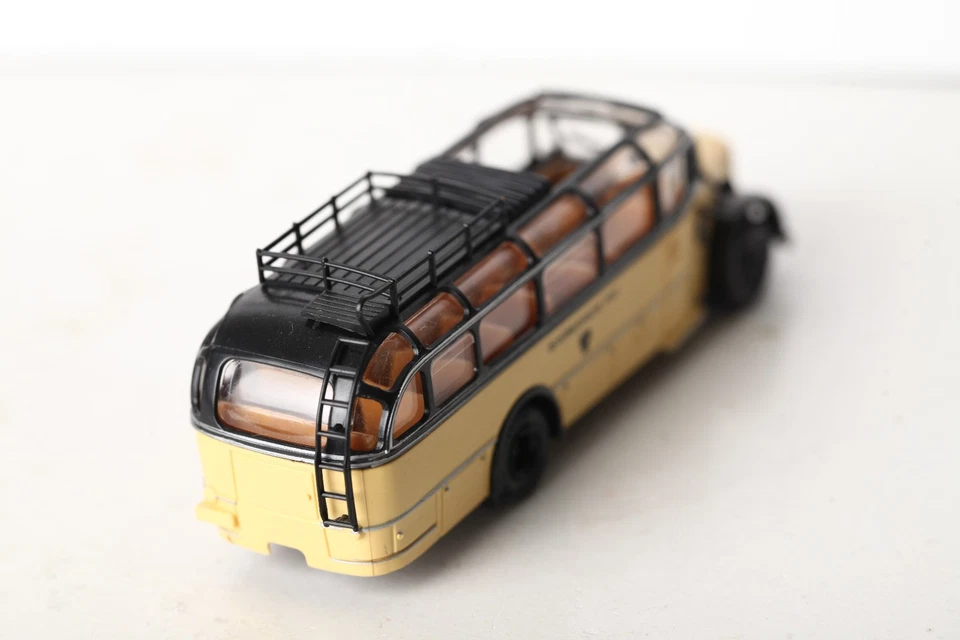 Roco 1:87 Saurer Komet Reisebus Österreichische Post beige schw (332003) A5951A - Bild 3 von 4