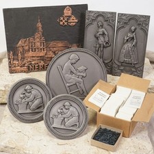 7x Eisen Kunst Guss SHW Reliefs Neresheim Rokoko Teller + 1000 N&auml;gel OVP