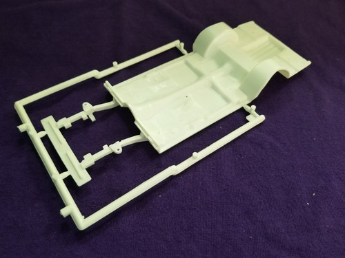 Dodge 330 1964 chasis/panel de piso para Lindberg AMT kit modelo 1:25 64 - Imagen 6 de 9
