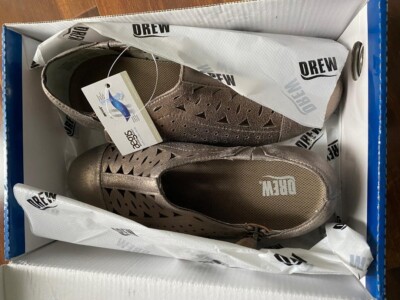 New With Box Drew Shoes Perforated Leather Low Booties Taupe Dusty Size 7.5 WW