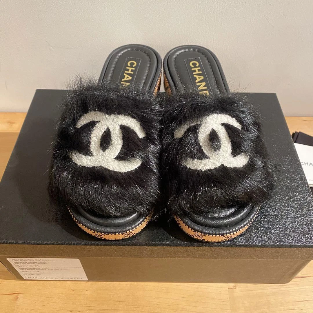 Chanel CC Logo Dubai Cruise Flats Mules Black Suede Gold Wrap Size 40.5/9.5