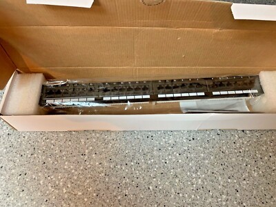 24 Port CAT5e Ethernet Network RackMount Patch Panel -  Intellinet 513555  ***