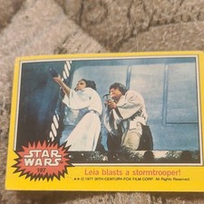 Topps 1977 Star Wars Trading Card #197 Leia Blasts a Stormtrooper Series 1 Blue