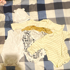 Mixed brands new born baby bundle baby grows, short and long sleeve vests