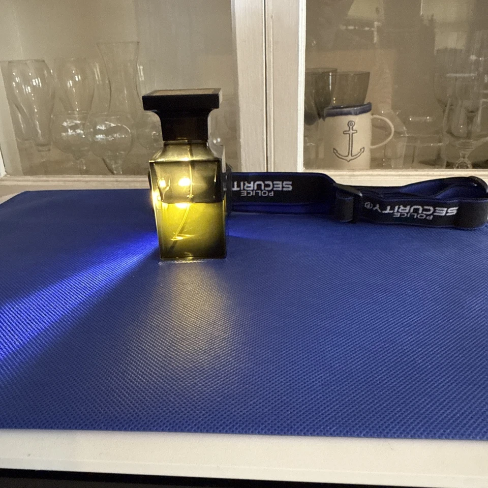 Botella Tom Ford Ciprés Italiano 50ml 35ml Izquierda Usado. Lote Dorado. Foto 3 de 4