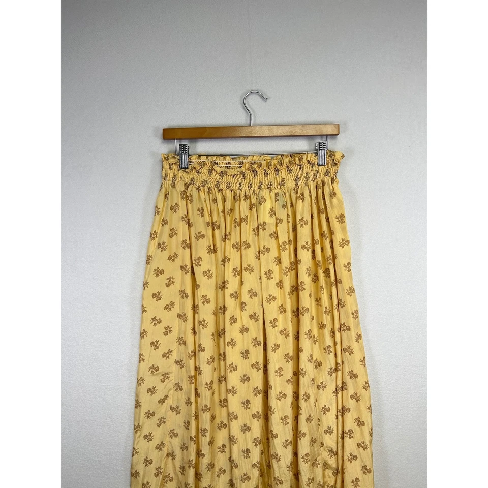 Saia maxi Karen Kane amarela estampa floral cintura borrada seda média - Imagem 3 de 4