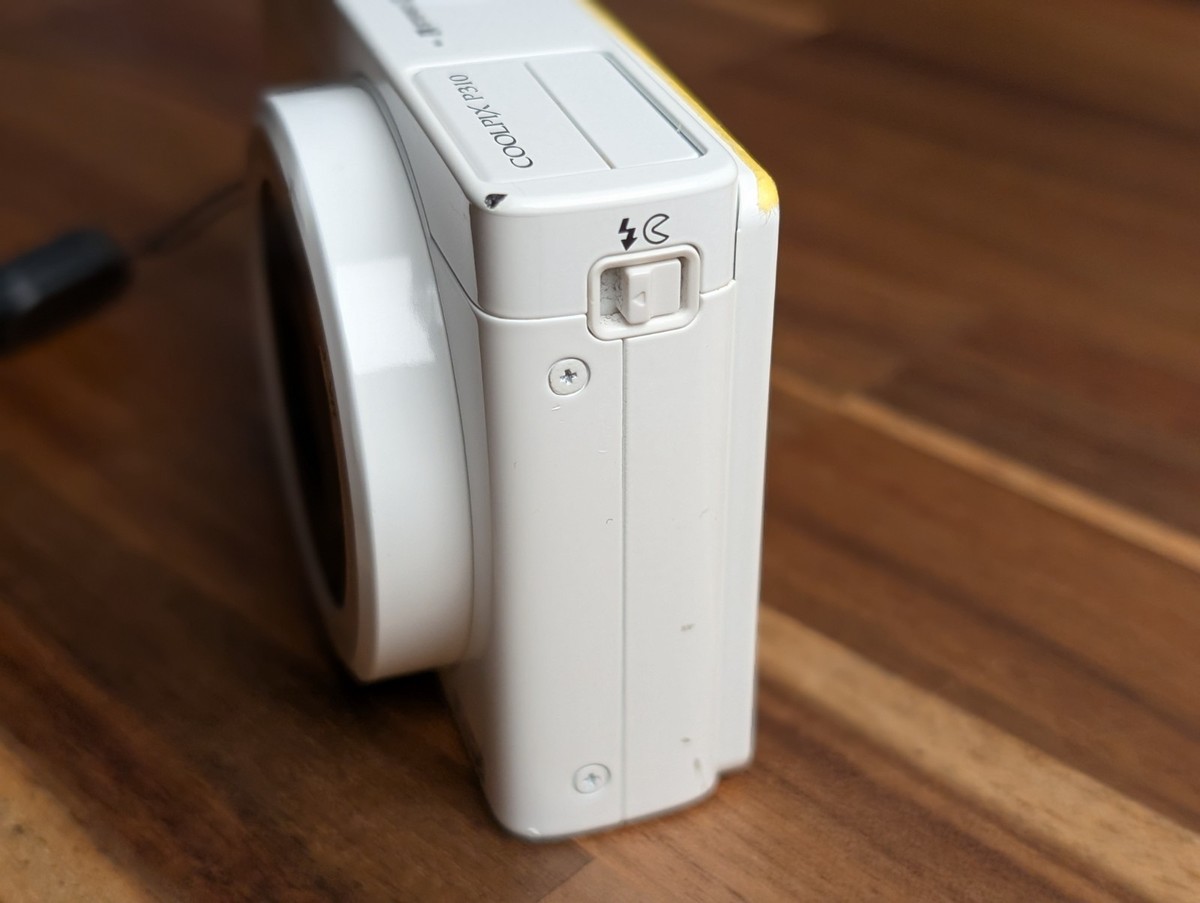 Very Good Nikon Coolpix P310 Compact Digital Camera 16.1MP 4.2x