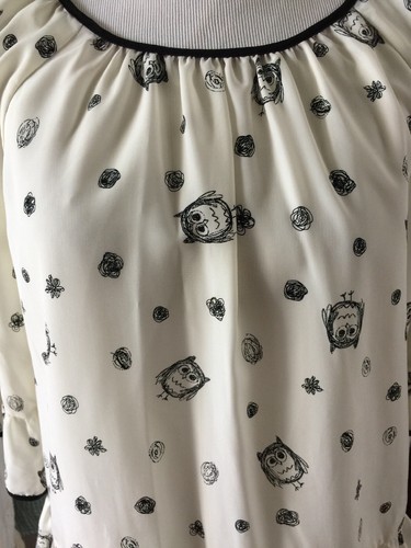 Blusa Kensie Talla Pequeña Blanco y Negro Búho Puntos Topúma Mangas 3/4 - Imagen 2 de 7