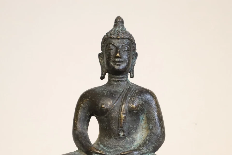 Antique Qing Dynasty Chinese Bronze Shakyamuni Buddha Statue Seated on Lotus - Image 4 of 4