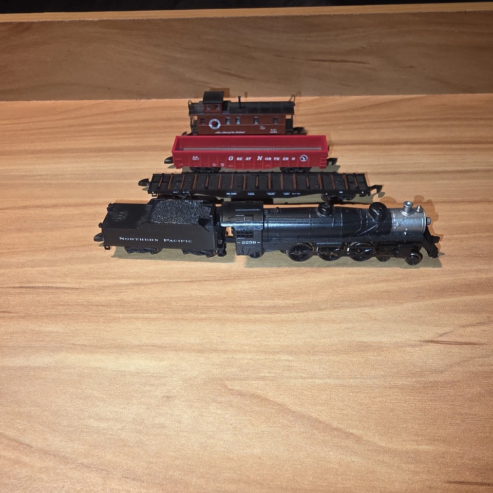 Marklin Z Mini-Club 81535 Northern Pacific Freight Set Untested Locomotive Cars - Image 2 of 4