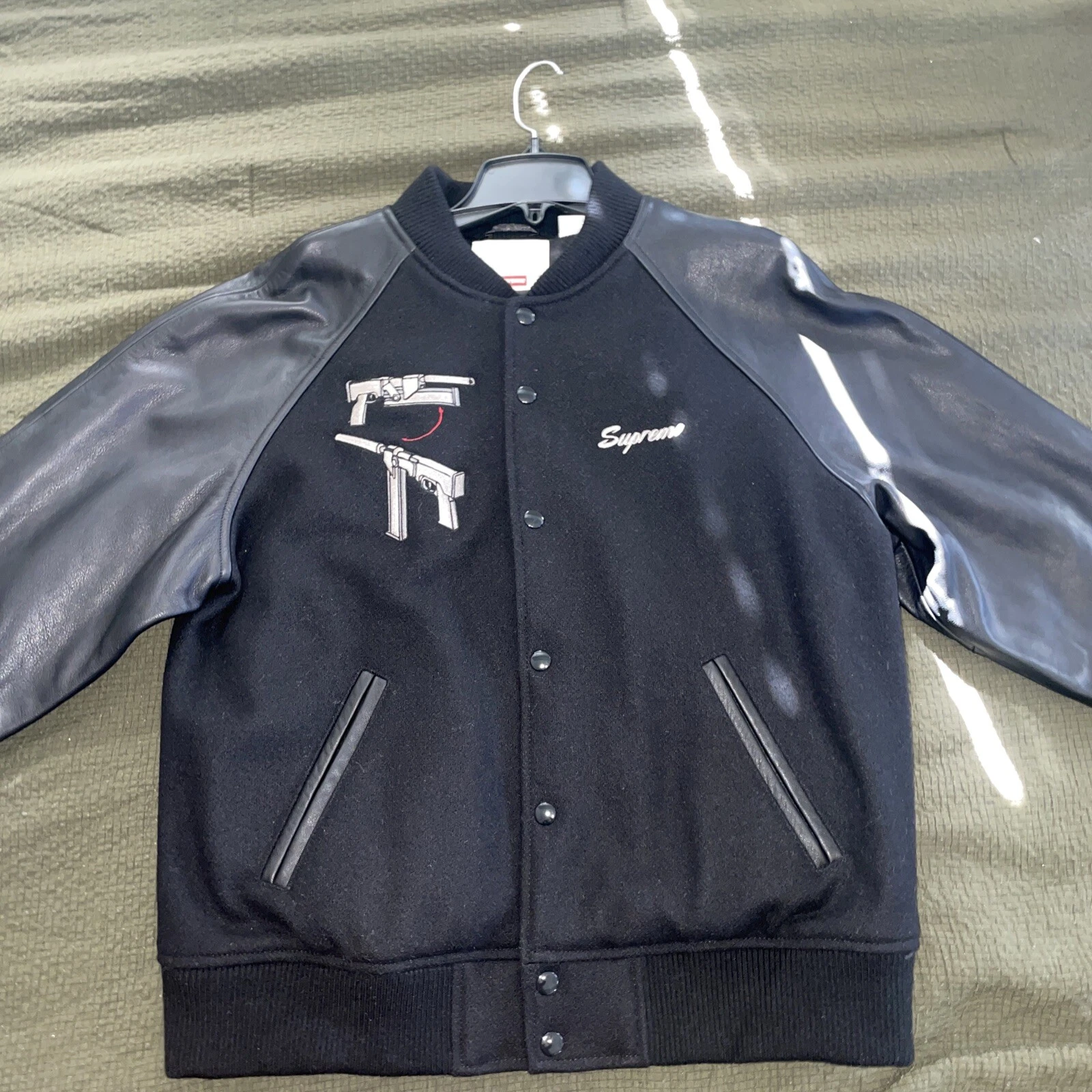 Veste universitaire Supreme Aeon Flux taille moyenne