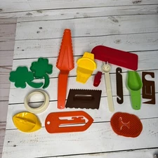 Vtg Tupperware Kitchen Gadgets Utensils Lot of 15 Cutters Scraper Scoops + More