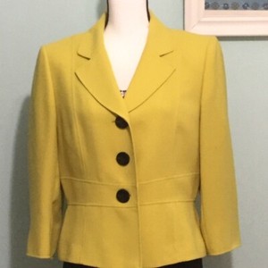 tahari yellow jacket