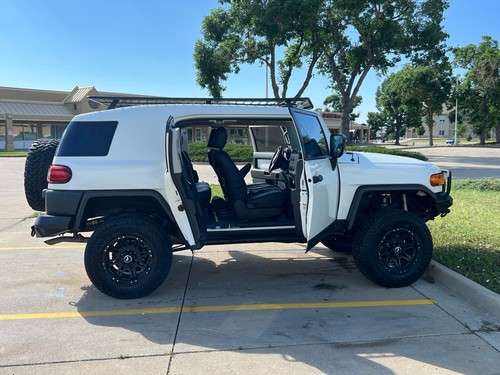 2014 Toyota FJ Cruiser - Picture 3 of 18