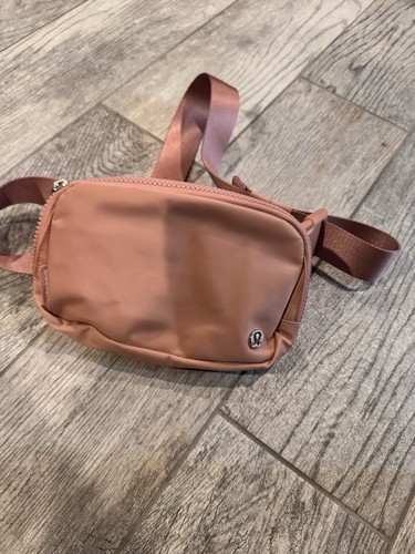Lululemon Everyday Gürteltasche Rosa Pastell