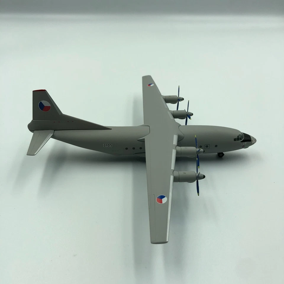 Herpa 555319 Antonov 12 An-12 Chech AirForce scale 1/200 - Image 4 of 4