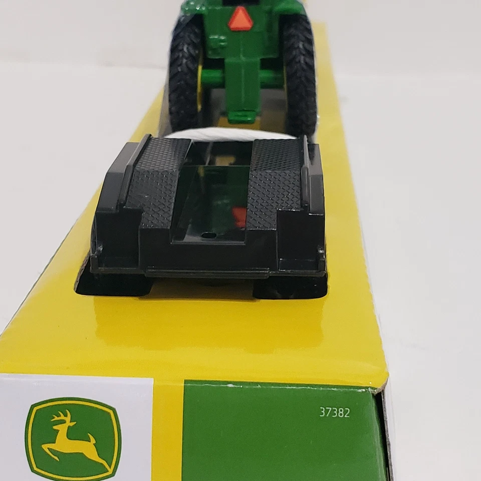 TOMY John Deere Hauler Yellow Semi Truck Trailer & Tractor Set 1:64 scale NEW - Image 4 of 4