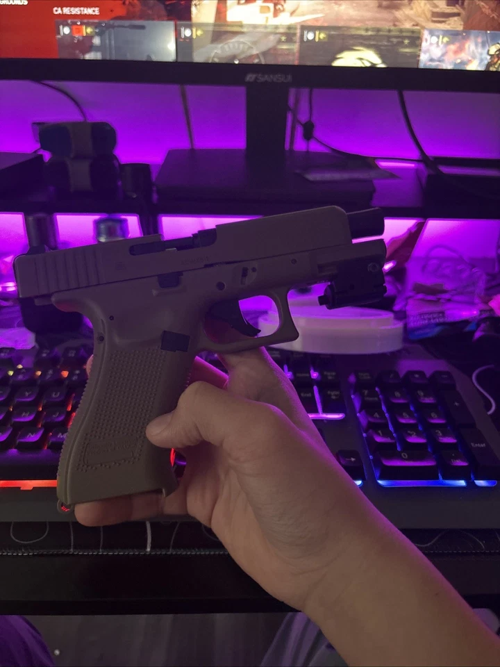 Pistola de Airsoft La única cosa que no funciona cargador solo gotea un poco Foto 2 de 4