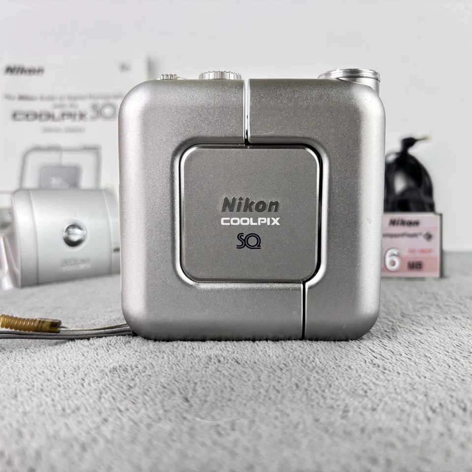 Nikon COOLPIX SQ 3x Optical Zoom Digital Compact Camera Square Silver Full Set - Bild 3 von 4