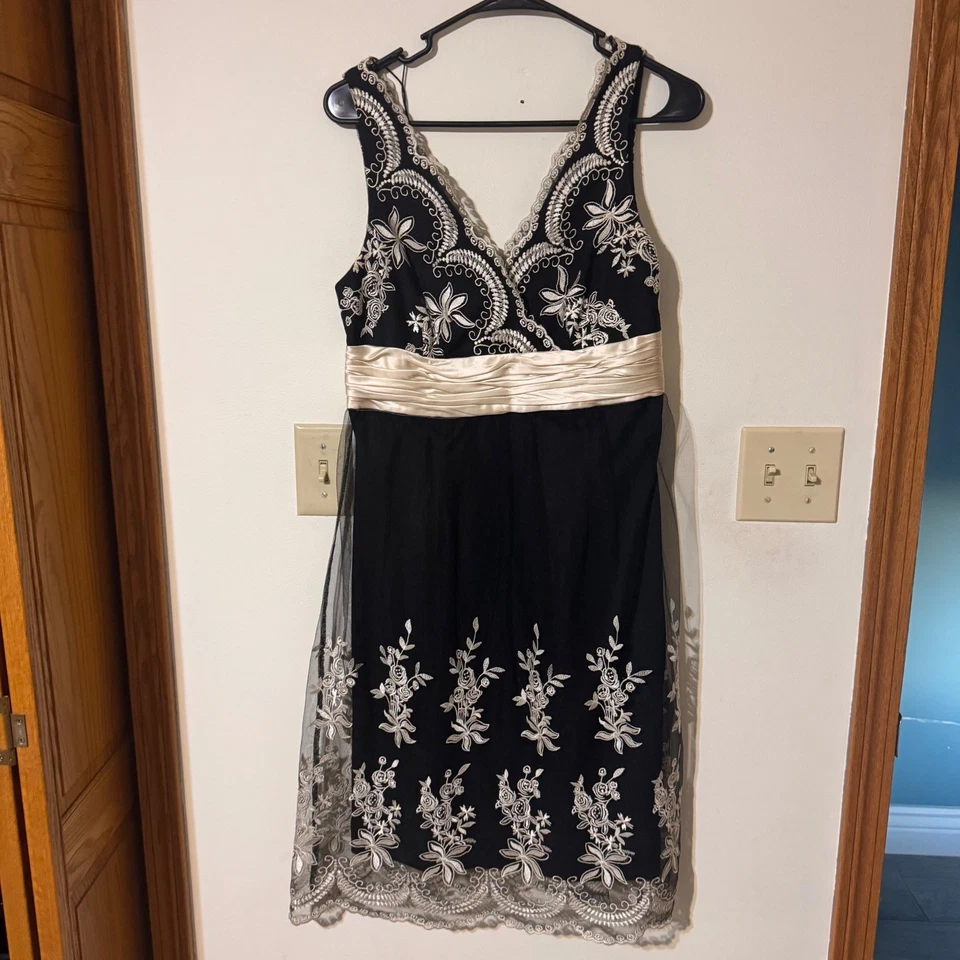 Vestido Donna Morgan 10 Negro Encaje Bordado Cuello en V Sin Mangas Fiesta Cóctel Foto 4 de 4