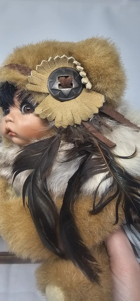 Muñeca de porcelana nativa americana plumas de piel cuero posable 11" Foto 3 de 4