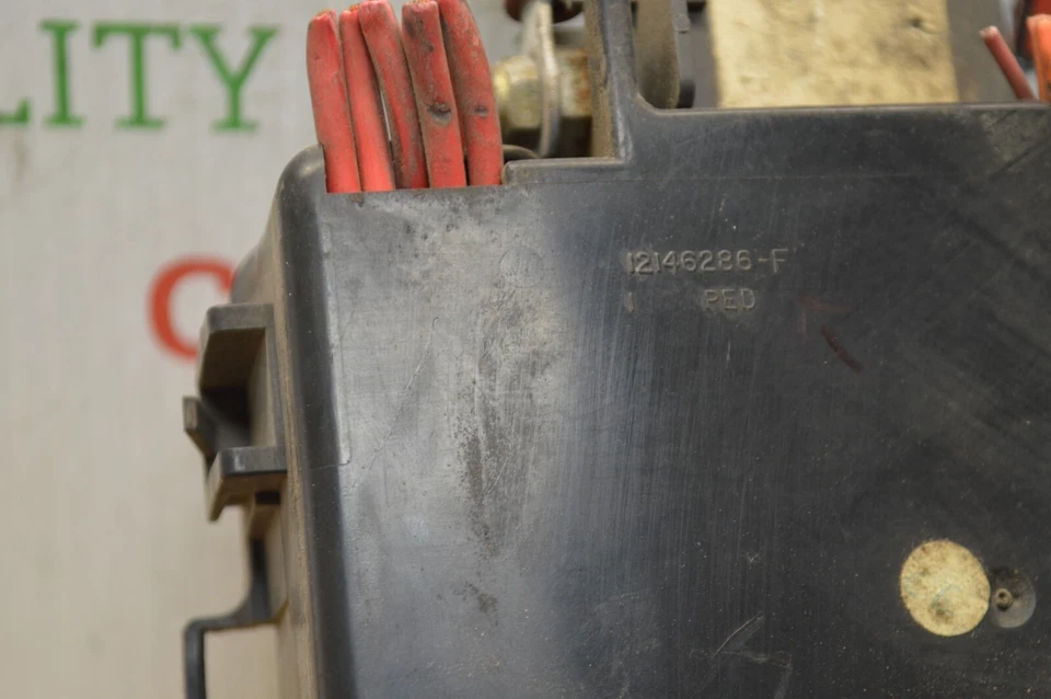 Chevrolet C2500 1995-00 caja de fusibles conexión OEM 12146286 módulo 956-10C3 Foto 3 de 4