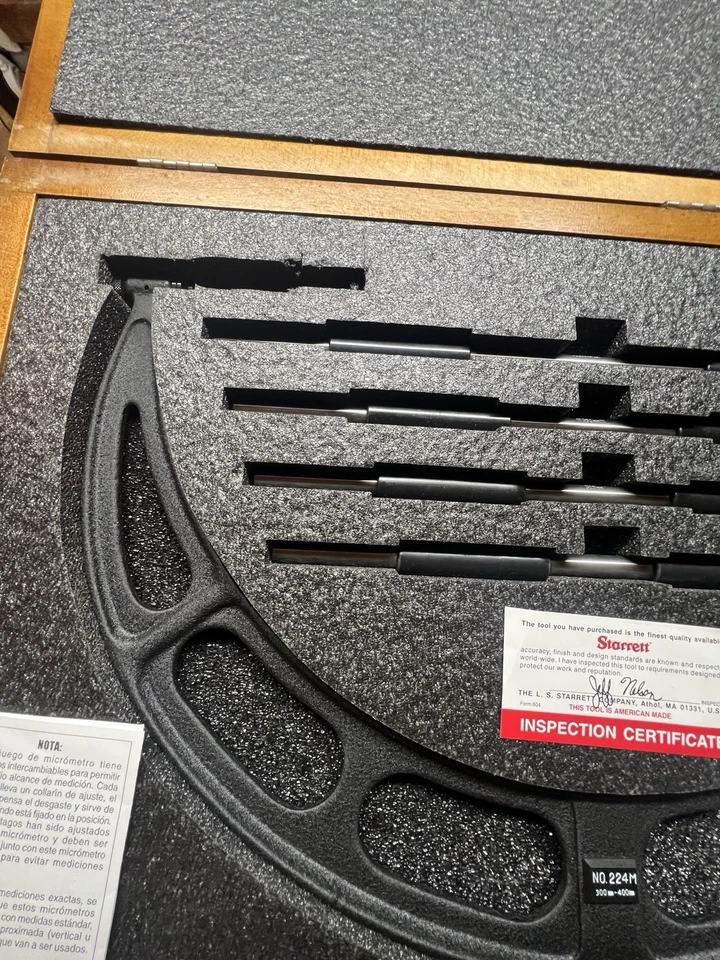 Juego de micrómetros exteriores Starrett 224M 300-400 mm con estándares con estuche Foto 4 de 4