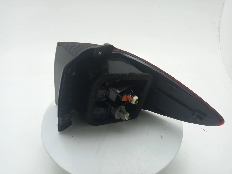 TOYOTA PREVIA Tail Light Rear Lamp N/S 2001-2007 5 Door MPV LH   - Image 4 of 4