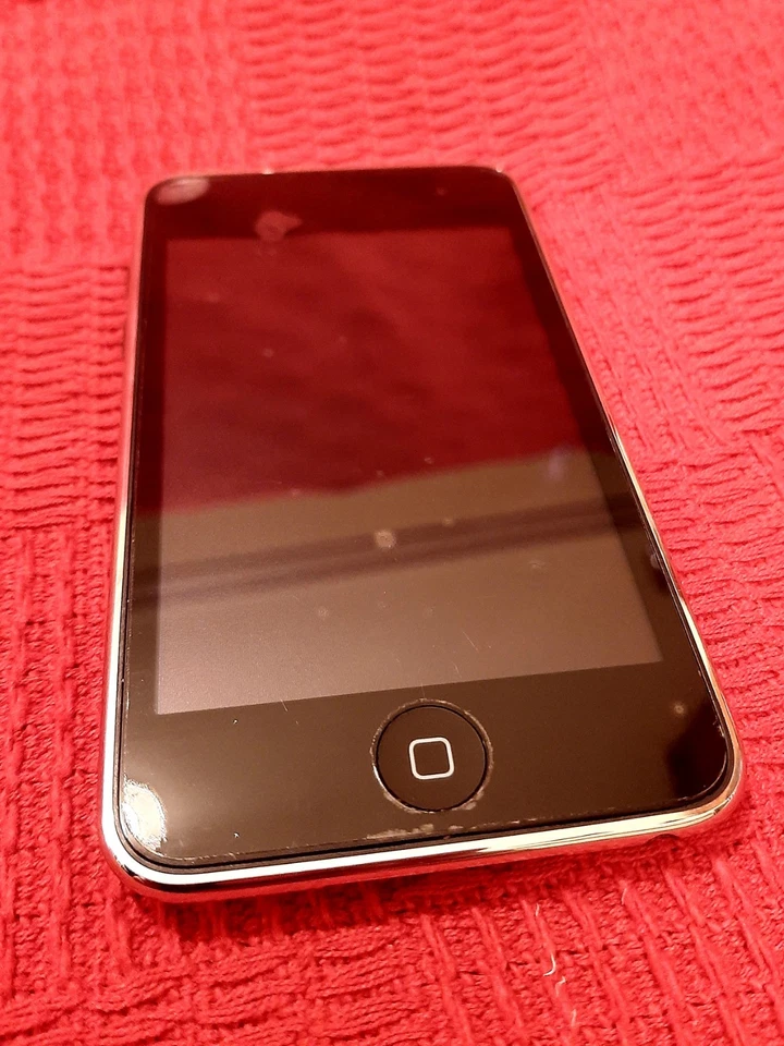 ipod Touch A1288 2nd Gen 8gb Chrome bundle With Original Box + Case VGC WORKING! - Image 4 of 4