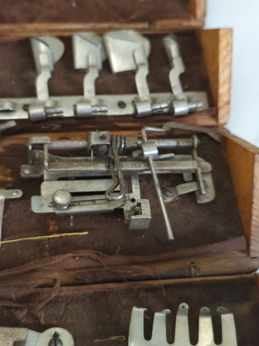 Antique Singer Wooden Fold Out Puzzle Box & Sewing Machine Attachments Late 1800 - Picture 3 of 11
