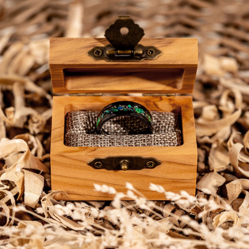 Anillo de meteorito y ópalo verde negro martillado sólido tungsteno boda para hombre anillo de alianza Foto 2 de 4