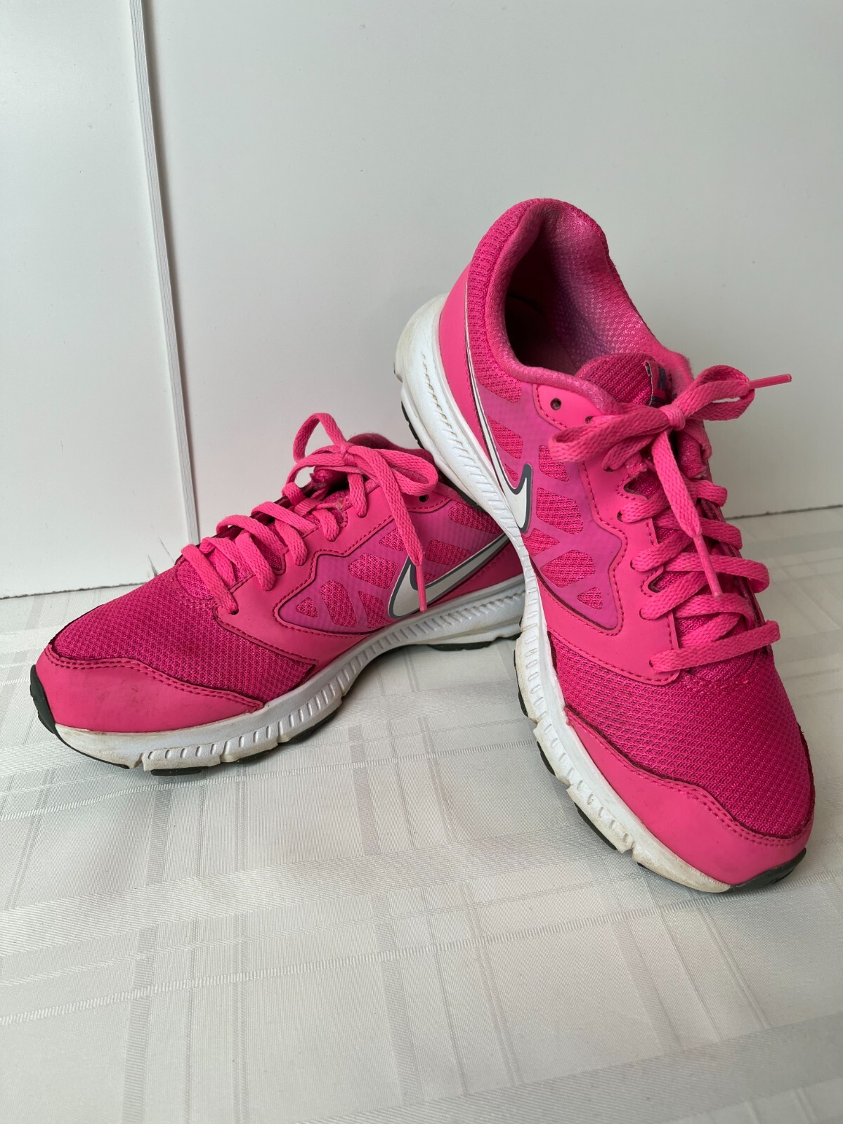 Sneakers Nike Downshifters Women's sz 7 Pink ART 684765 Swoosh-image