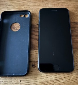 Apple iPhone 7 - 128GB - Schwarz (Ohne Simlock)