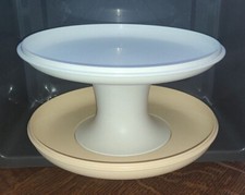 Grand plateau de service Tupperware - 2 étages, super pour l'apéro, les entrées.