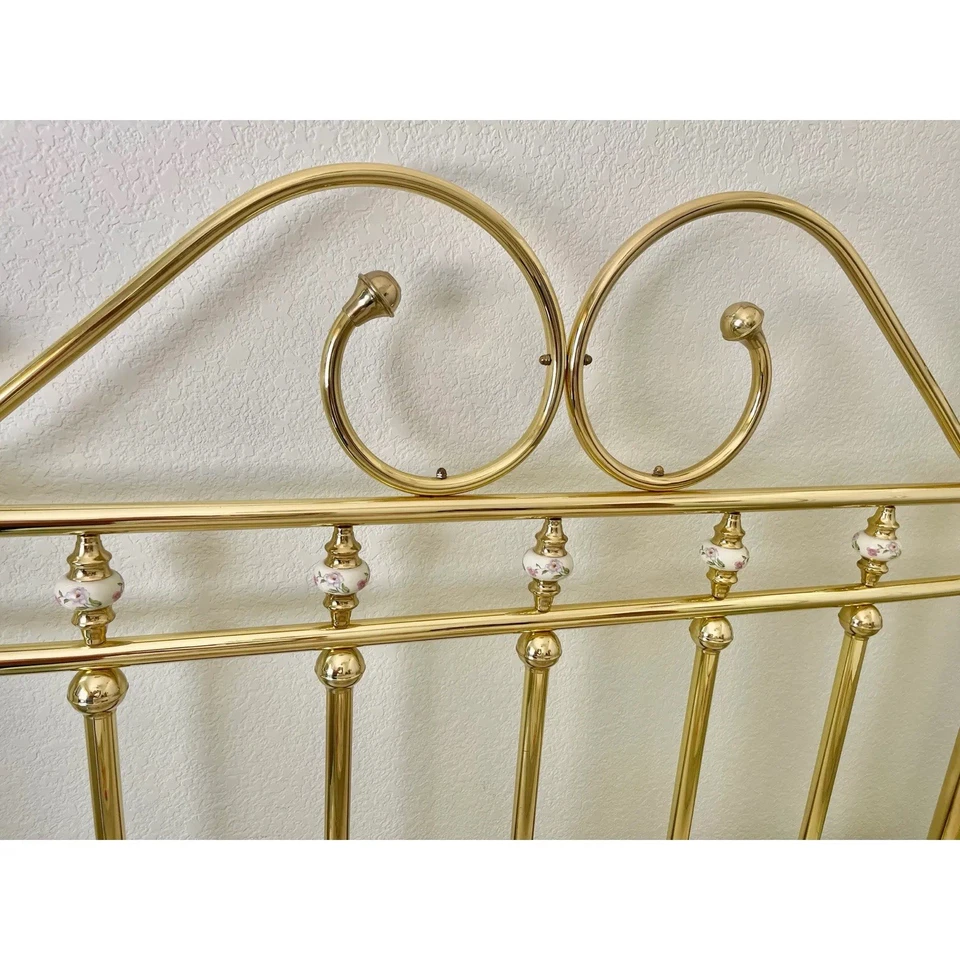 Cabecero vintage de latón y porcelana de los años 80 tamaño completo Foto 3 de 4