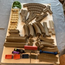 LOT OF 75 PIECES Thomas Train Plastic Tracks, Engines, Cars By Gullane/Mattel