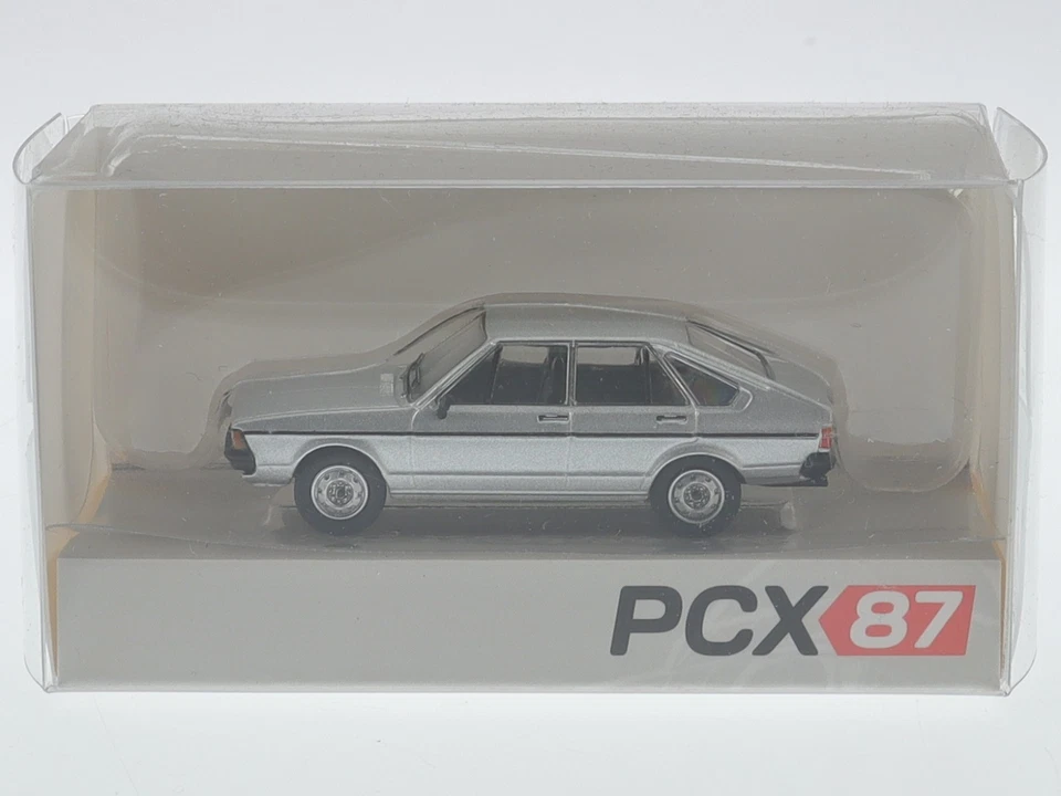 VW Passat B1 5 puertas 1977 coche modelo plateado 251 Premium ClassiXXs 1:87 Foto 4 de 4