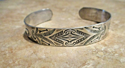 SCARCE....LARGER SIZE Men's 1920's Navajo 900 Coin Silver SNAKE ARROW Bracelet